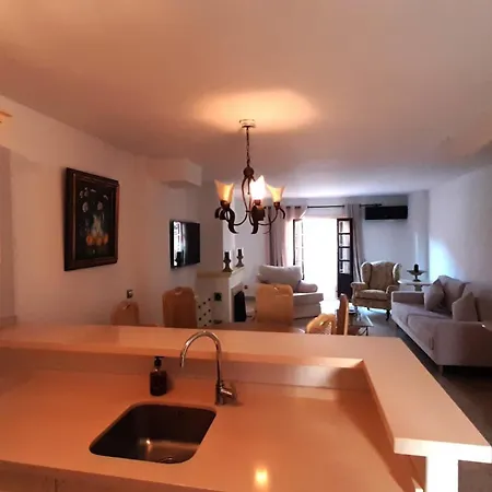 Villa Estepona-villacana Two Bedroom Close To The Da39 *