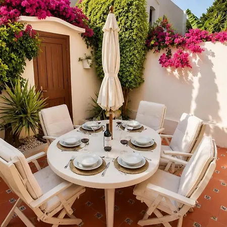 Estepona-villacana Two Bedroom Close To The Da39 Villa Estepona